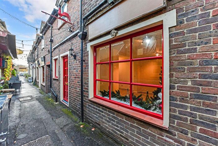 1 Bedroom Flat To Rent In Bakery Lane, Petersfield, GU32