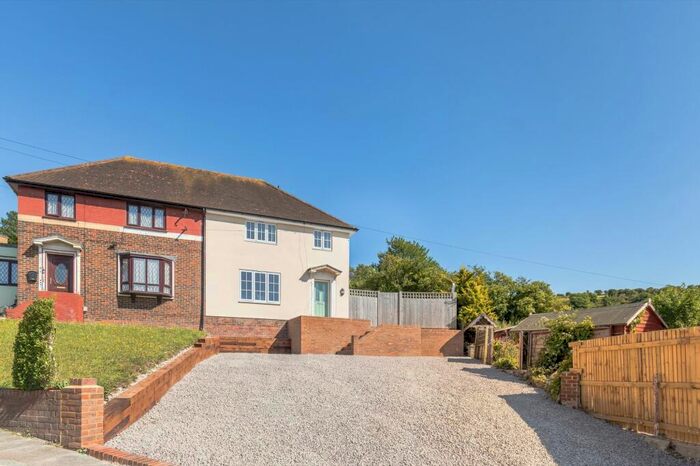 3 Bedroom Property To Rent In Walmer Crescent, Brighton, BN2