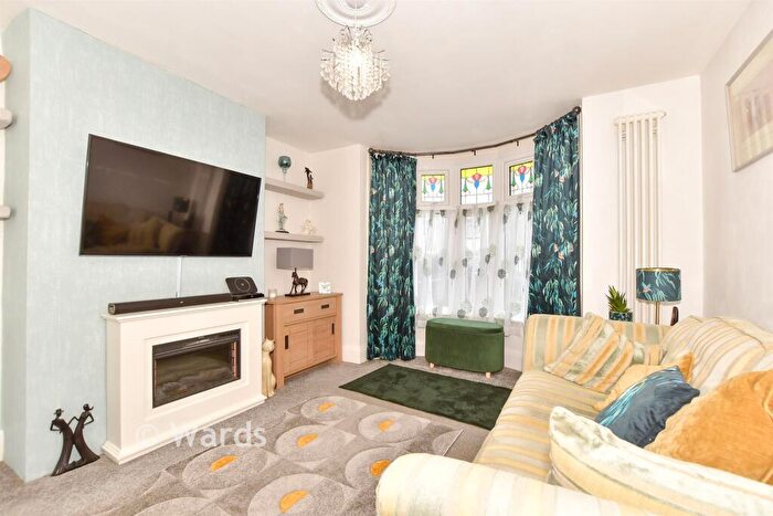 3 Bedroom End Of Terrace House For Sale In Dymchurch Road, Hythe, Kent, CT21