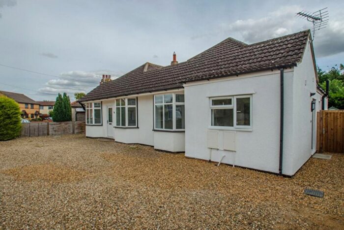 2 Bedroom Bungalow To Rent In Regent Street, Stotfold, Hitchin, Hertfordshire, SG5