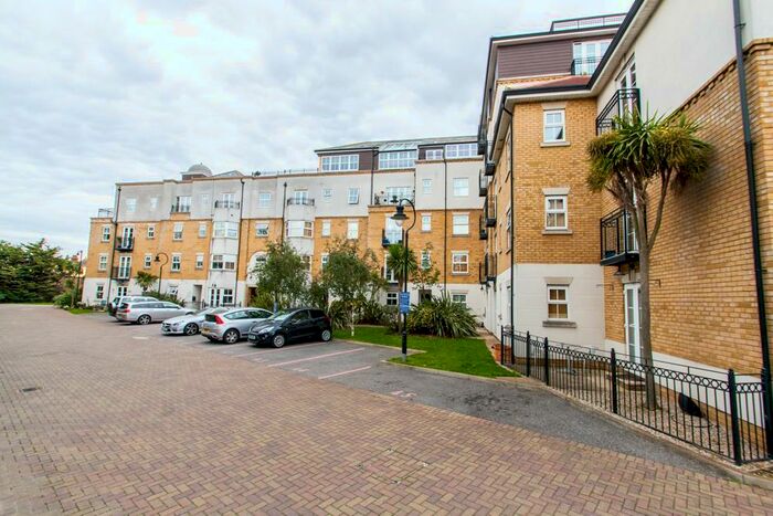 2 Bedroom Apartment To Rent In Forge Way, Southend-On-Sea, Essex, SS1