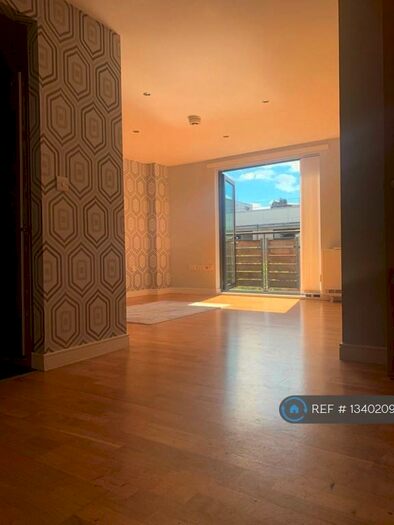 2 Bedroom Flat To Rent In Tradewinds Square, Liverpool, L1