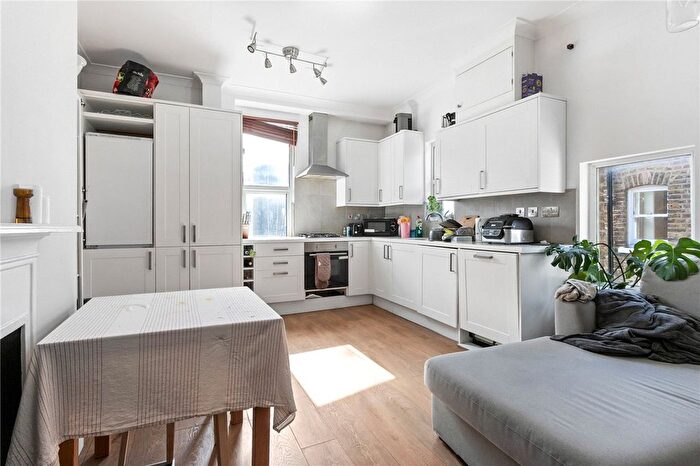 3 Bedroom Flat To Rent In Holmleigh Road, London, N16