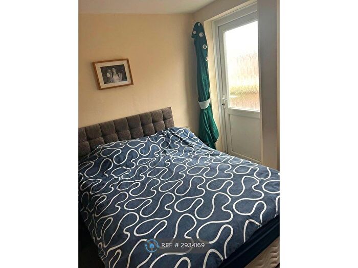 1 Bedroom Flat To Rent In Turncroft Lane, Stockport, SK1