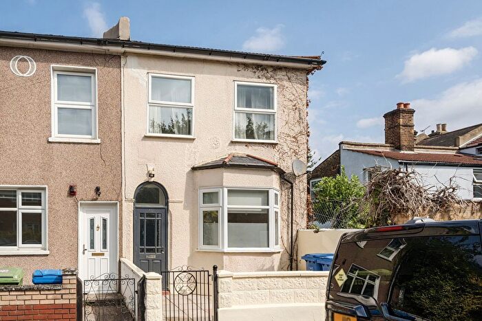 3 Bedroom Detached House For Sale In Crewys Road, London, SE15