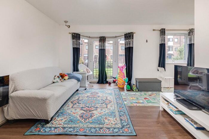 2 Bedroom Flat For Sale In Barnfield Place, Millwall, E14