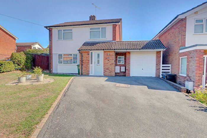 3 Bedroom Detached House For Sale In Southfield Drive, Hazlemere, High Wycombe, Buckinghamshire, HP15
