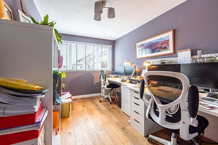 3 Bedroom End Of Terrace House For Sale In Hill View, Carterton, Oxfordshire, OX18