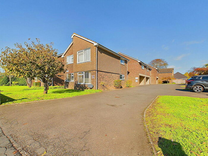 1 Bedroom Flat For Sale In Crabtree Lane, Lancing, BN15