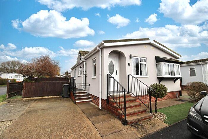 2 Bedroom Mobile Home For Sale In Shamblehurst Lane South, Hedge End, SO30