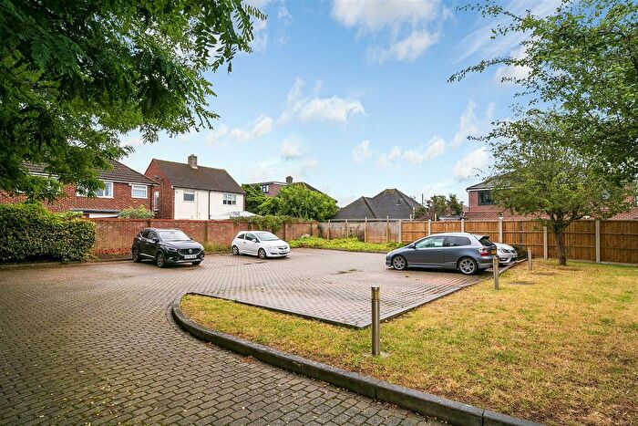 2 Bedroom Flat For Sale In Feltham Road, Ashford, TW15