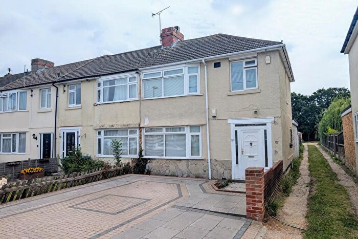 3 Bedroom End Of Terrace House For Sale In St Michaels Grove, Fareham, PO14