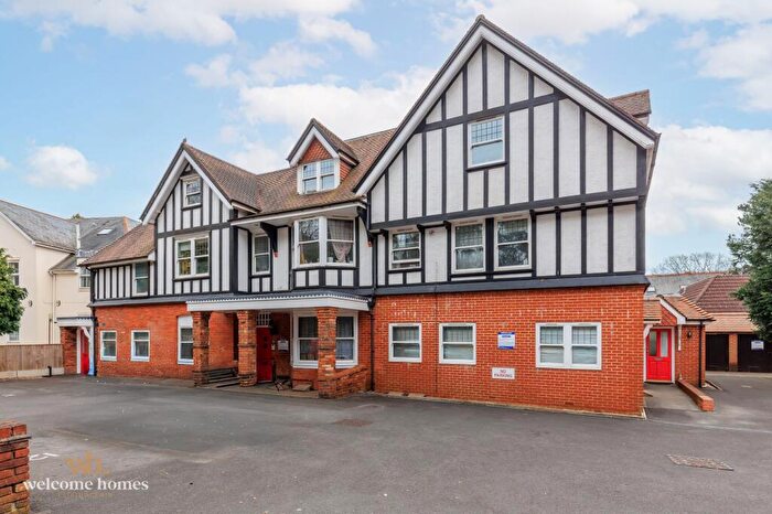 1 Bedroom Flat For Sale In Charminster Road, Quest House, BH8