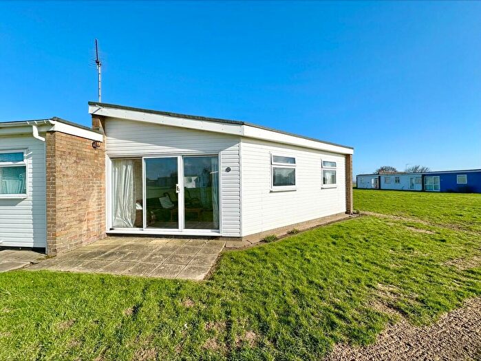 2 Bedroom Chalet For Sale In Winterton Valley, Winterton-on-sea, NR29