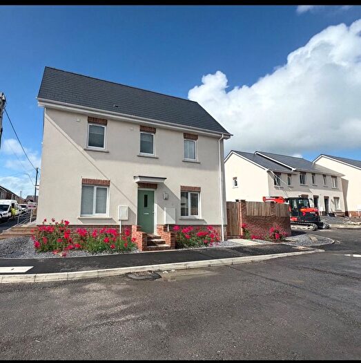 3 Bedroom Semi-detached House For Sale In Llwynhendy Road, Llanelli, SA14
