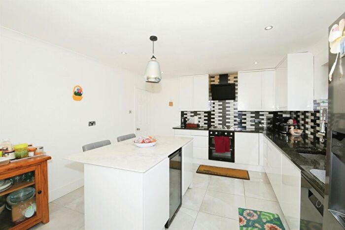 4 Bedroom Detached House For Sale In Riverside Mead, Peterborough, PE2