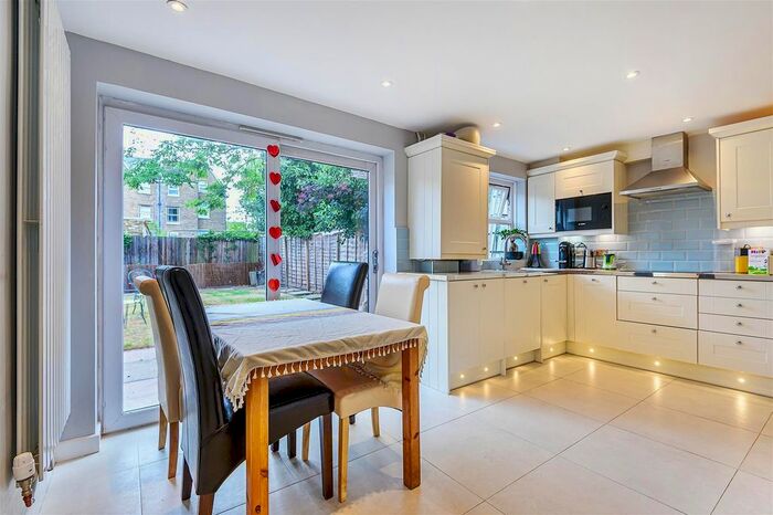 4 Bedroom End Of Terrace House To Rent In Grove Crescent, Kingston Upon Thames, KT1