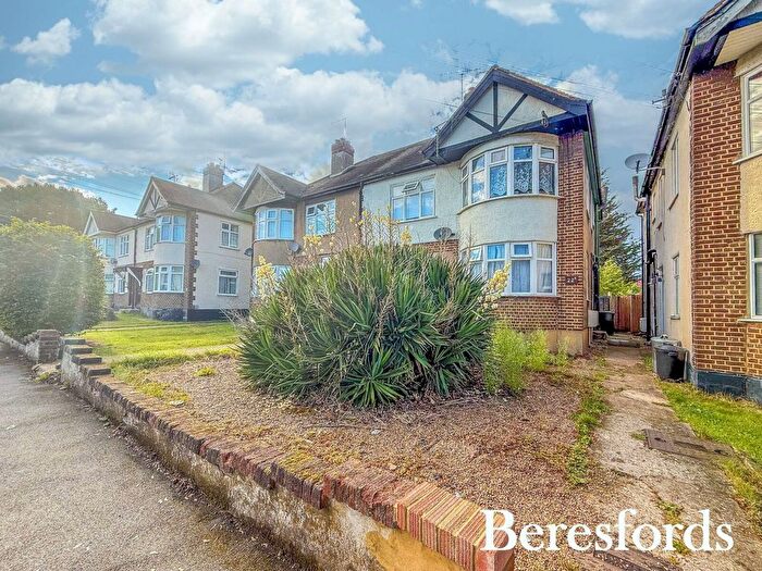 2 Bedroom Maisonette For Sale In Granton Avenue, Upminster, RM14