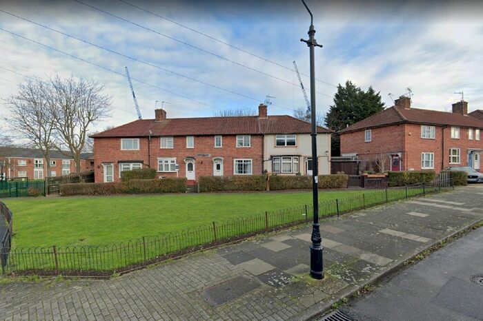 Terraced House To Rent In Greatdown Road, London, W7