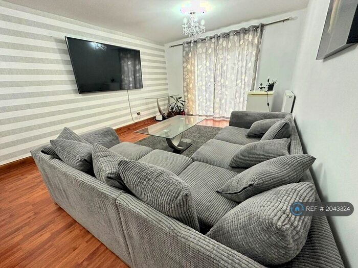 2 Bedroom Semi-Detached House To Rent In Braid Square, Glasgow, G4