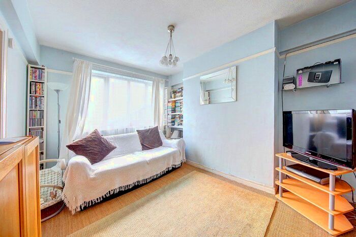 1 Bedroom Flat To Rent In Kimber Road, London, SW18