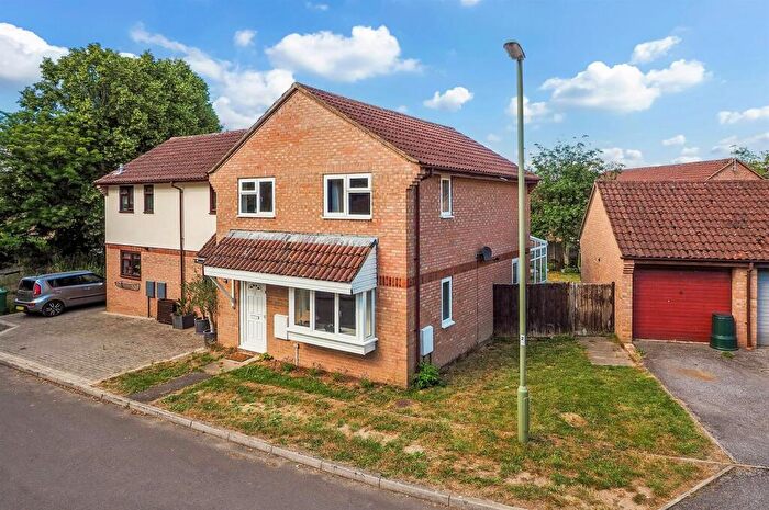 3 Bedroom Semi-Detached House For Sale In Brooks Close, Whitchurch, RG28
