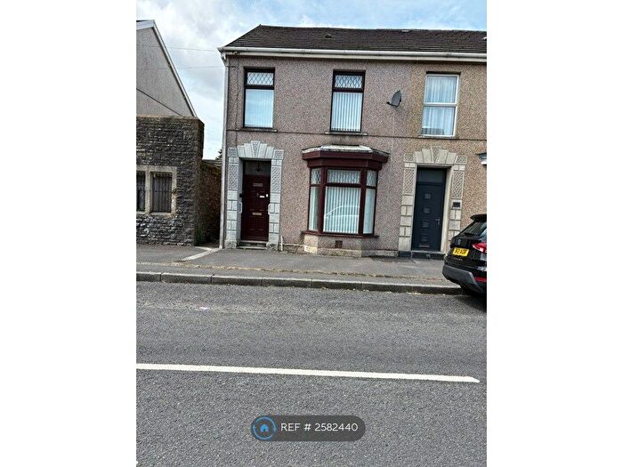 4 Bedroom Semi-Detached House To Rent In New Dock Road, Llanelli, SA15