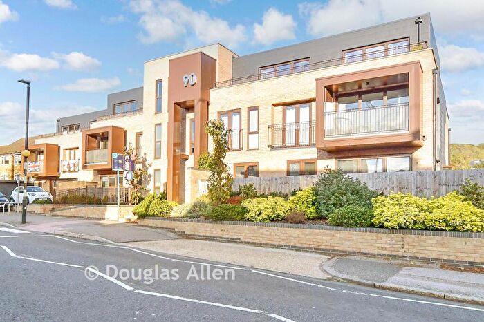 2 Bedroom Flat For Sale In High Road, Benfleet, Essex, SS7
