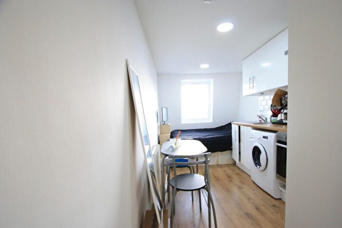 Studio To Rent In Walworth Place, London, SE17
