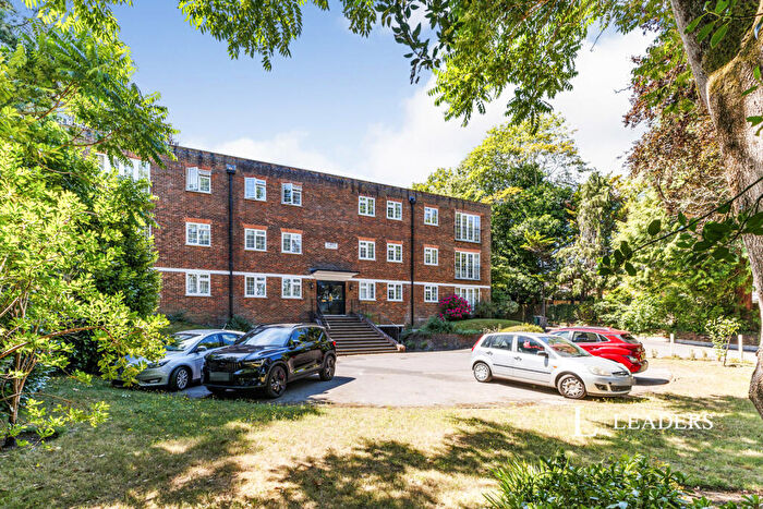 2 Bedroom Flat To Rent In Grosvenor Court, Egerton Road, Weybridge, KT13
