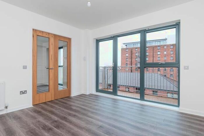 2 Bedroom Flat To Rent In West Bowling Green Street, Edinburgh, EH6