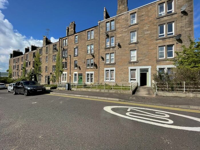 2 Bedroom Flat To Rent In Taylors Lane, Dundee, DD2