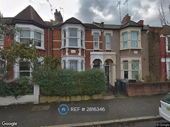Studio To Rent In Raleigh Road, London, N8