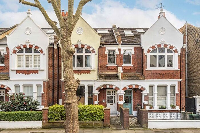 3 Bedroom Flat To Rent In Niton Street, London, SW6