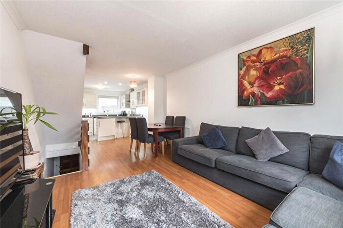 3 Bedroom Flat To Rent In Capstan Square, Cubitt Town, E14