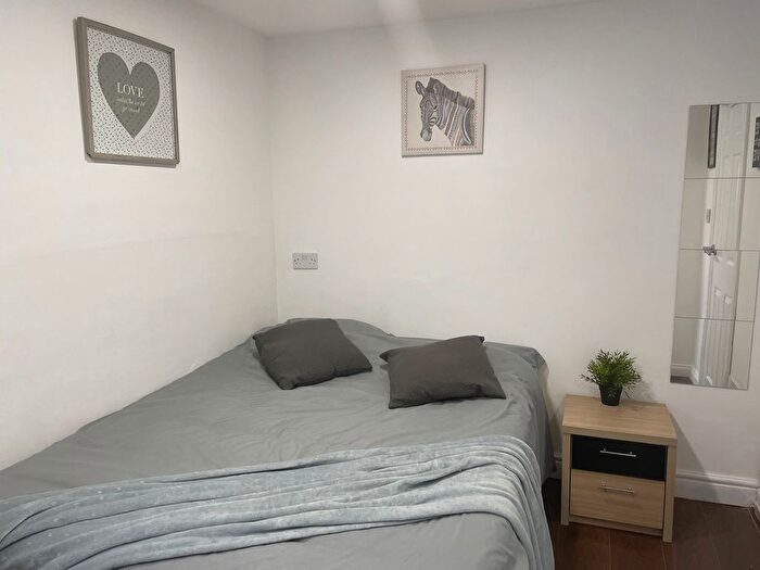 Studio To Rent In Walsall Road, Darlaston, WS10
