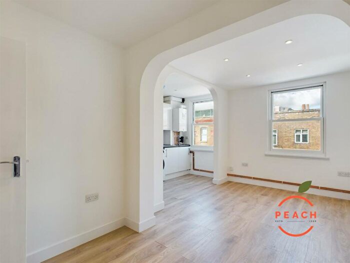 1 Bedroom Apartment To Rent In Roman Road, Bow, E3