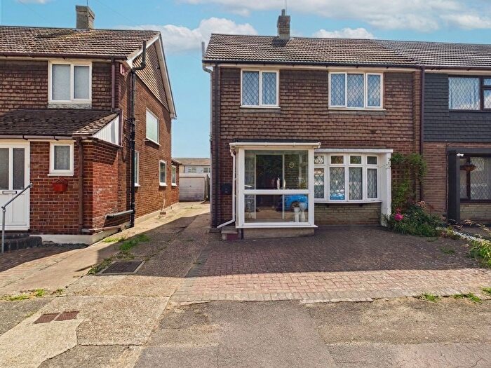 3 Bedroom Semi-Detached House For Sale In Rodings Avenue, Stanford-Le-Hope, SS17