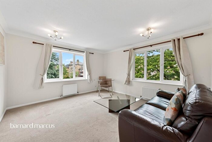 1 Bedroom Apartment For Sale In Surbiton Hill Park, Surbiton, KT5