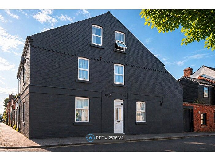 3 Bedroom Flat To Rent In Queens Road, Beeston, Nottingham, NG9