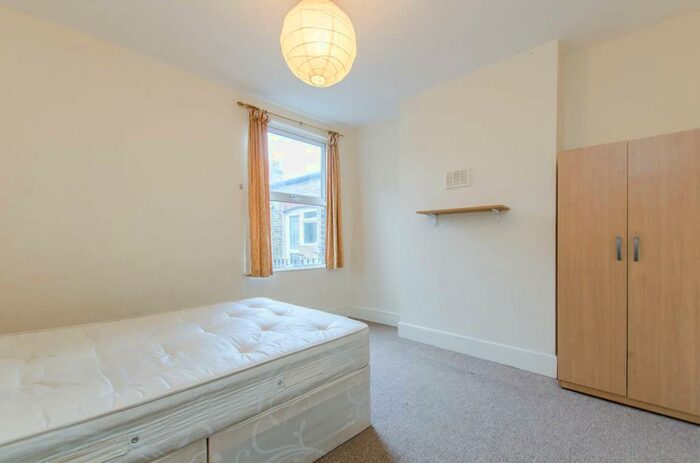 2 Bedroom House To Rent In Venetian Road, Camberwell, London, SE5
