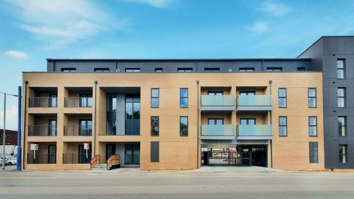 2 Bedroom Apartment To Rent In Wolsey Court, Waltham Cross, EN8