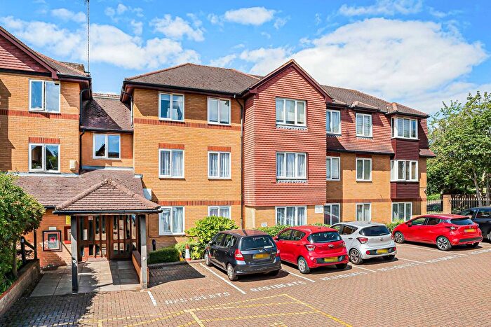 1 Bedroom Flat For Sale In Pembroke Lodge, Du Cros Drive, Stanmore, HA7