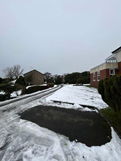 2 Bedroom Flat For Sale In Hawthorns, Arncliffe Rise, OL4