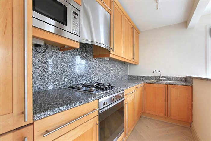 2 Bedroom Flat To Rent In St John's Road, Battersea, SW11