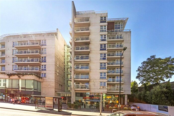 2 Bedroom Flat For Sale In Upper Richmond Road, Putney, London, SW15