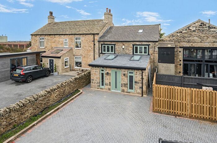 3 Bedroom Terraced House For Sale In Westgate Hill Street, Bradford, BD4