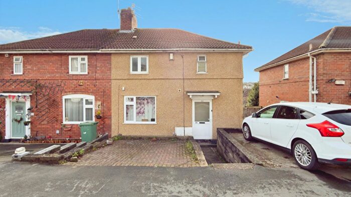 2 Bedroom Flat For Sale In Ponsford Road, Knowle, Bristol, BS4