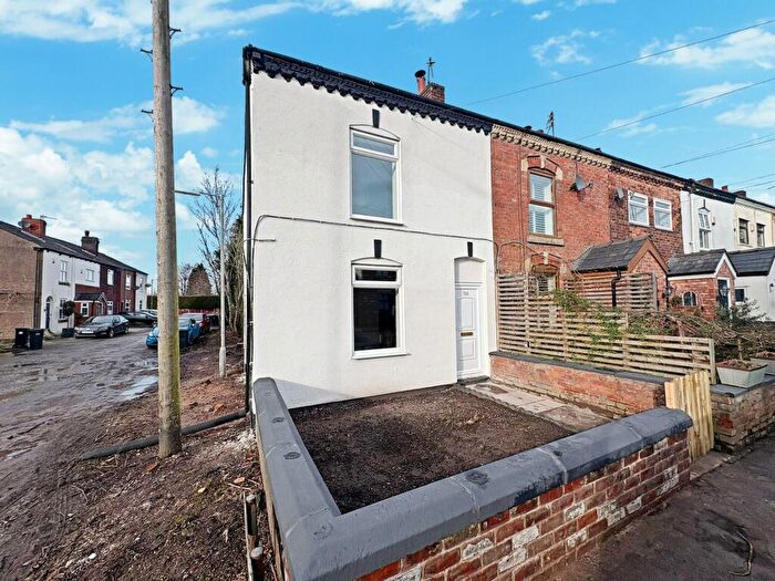 2 Bedroom Terraced House For Sale In Wigan Road, Westhoughton, BL5