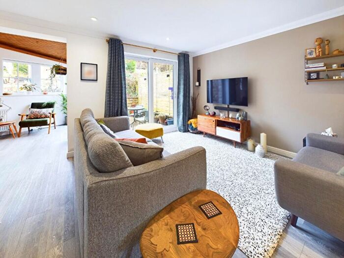 3 Bedroom Town House For Sale In Byron Mews, BD16